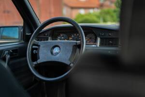 Immagine 25/73 di Mercedes-Benz 190 D 2.5 (1990)
