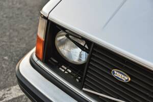 Image 2/38 de Volvo 244 DLS (1977)