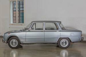 Image 4/23 of Alfa Romeo Giulia 1600 Super Biscione (1970)