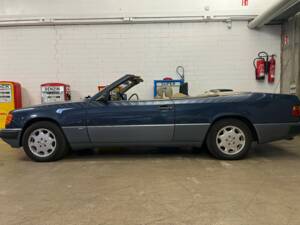 Bild 17/19 von Mercedes-Benz 320 CE (1992)