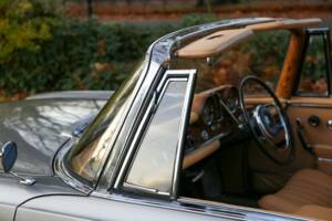 Image 49/50 of Mercedes-Benz 220 SE b (1966)