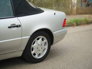 Image 36/50 of Mercedes-Benz SL 500 (1900)