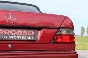 Image 42/50 of Mercedes-Benz E 220 (1994)