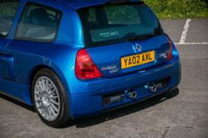 Image 8/34 of Renault Clio II V6 (2002)