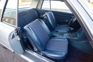 Image 16/39 of Mercedes-Benz 350 SLC (1972)
