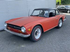Image 4/8 of Triumph TR 6 (1971)