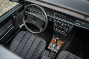 Bild 27/74 von Mercedes-Benz 190 E (1990)