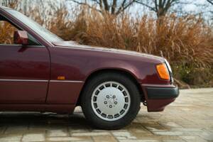 Image 10/50 of Mercedes-Benz 300 CE-24 (1991)