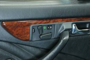 Immagine 11/50 di Mercedes-Benz 560 SEC (1990)