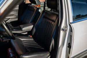 Image 22/44 de Mercedes-Benz 500 SEL (1984)