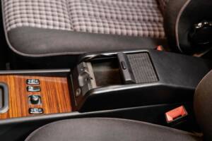 Image 19/40 de Mercedes-Benz E 220 (1995)
