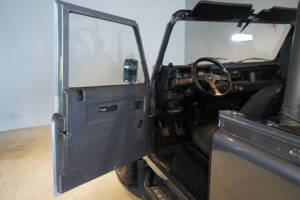 Bild 19/29 von Land Rover 90 (1988)