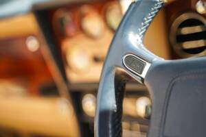 Bild 29/50 von Bentley Azure (2001)