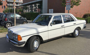 Image 1/13 of Mercedes-Benz 200 (1983)