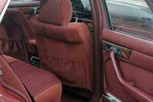 Bild 39/50 von Mercedes-Benz 260 SE (1990)