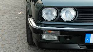 Immagine 28/48 di BMW 325i (1986)