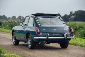 Image 29/40 of MG MGB GT V8 (1973)