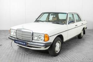 Image 17/50 of Mercedes-Benz 300 D (1980)