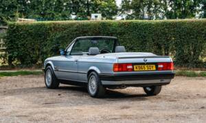 Immagine 3/28 di BMW 318i (1993)