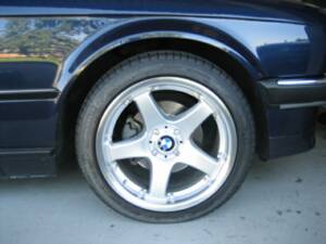 Bild 48/50 von BMW 325i (1989)