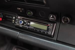 Image 46/108 de Porsche 911 Carrera 3.2 (1989)