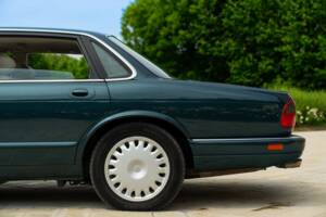 Image 16/50 of Jaguar XJ6 3.2 (1995)