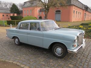 Imagen 2/25 de Mercedes-Benz 200 D (1966)