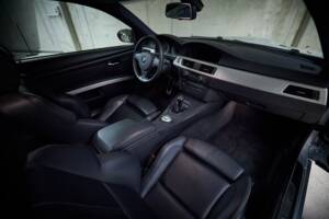 Image 74/100 of BMW M3 (2006)