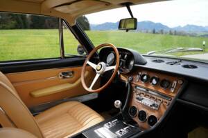 Image 2/16 de Ferrari 365 GT 2+2 (1968)