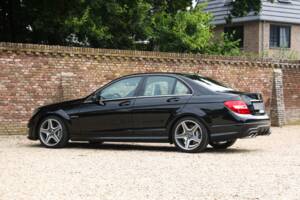 Image 37/50 of Mercedes-Benz C 63 AMG (2012)