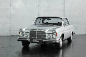 Image 4/49 de Mercedes-Benz 280 SE (1970)