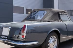 Image 16/31 of Alfa Romeo 2600 Spider (1963)
