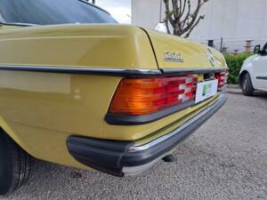 Bild 42/49 von Mercedes-Benz 200 (1979)