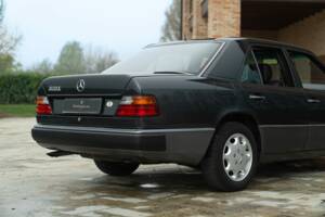 Obraz 17/49 pojazdu Mercedes-Benz 320 E (1993)