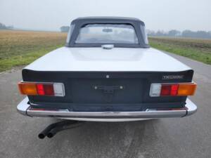 Image 7/8 of Triumph TR 6 (1973)