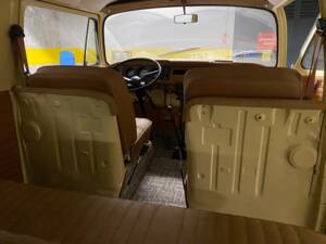 Image 8/9 of Volkswagen T2 Brasil Camper (1970)