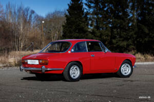 Image 15/43 of Alfa Romeo 2000 GT Veloce (1972)