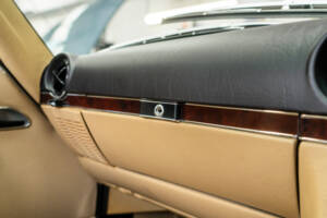 Image 30/59 of Mercedes-Benz 300 SL (1989)
