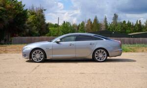 Bild 2/50 von Jaguar XJ 5.0 (2010)