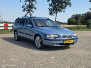 Image 5/40 of Volvo V 70 2.5T (2004)