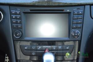 Image 37/50 of Mercedes-Benz E 500 T (2004)