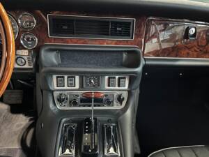 Image 27/47 of Jaguar XJ 6 C 4.2 (1976)