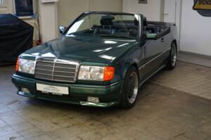 Image 26/38 of Mercedes-Benz 300 CE-24 (1992)