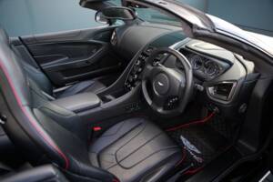 Image 12/50 of Aston Martin Vanquish S Volante (2018)