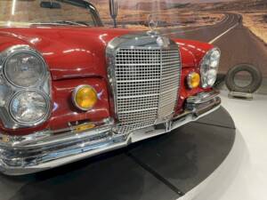 Image 19/36 de Mercedes-Benz 280 SE (1969)