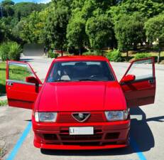 Image 6/24 de Alfa Romeo 75 1.8 Turbo Evoluzione (1987)