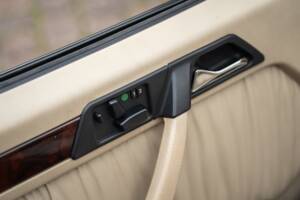 Image 28/83 de Mercedes-Benz E 220 (1996)