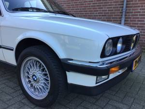 Bild 18/20 von BMW 320i (1988)