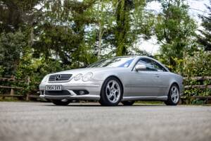 Image 16/36 of Mercedes-Benz CL 500 (2004)
