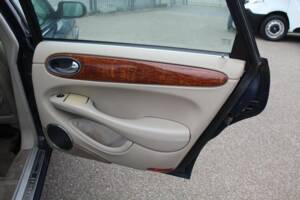 Bild 8/8 von Jaguar XJ 8 Executive (1997)